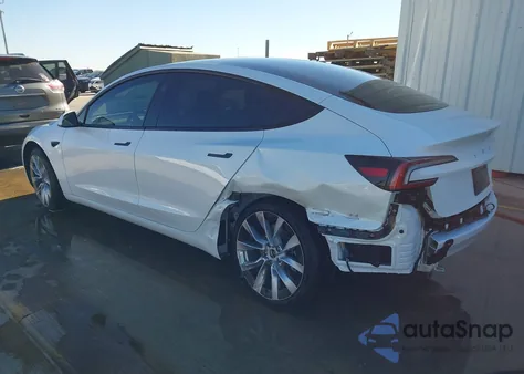 2025 Tesla Model 3 Long Range Rear-Wheel Drive/Standard z USA, uszkodzony, nr VIN 5YJ3E1EA1SF975942